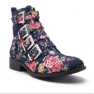 NWT Qupid Vinci boots